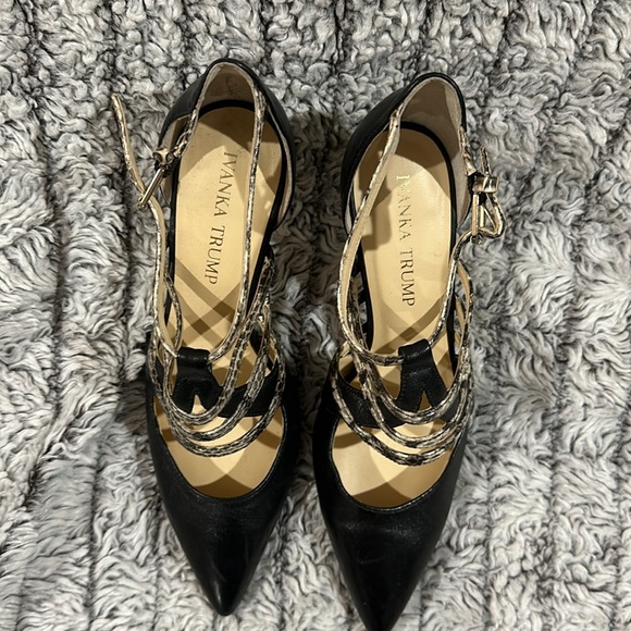 Ivanka Trump Size 5 Snakeskin Black Heels - Picture 4 of 7